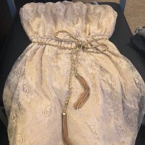 Lace gorgeous dress with belt. Strapless.